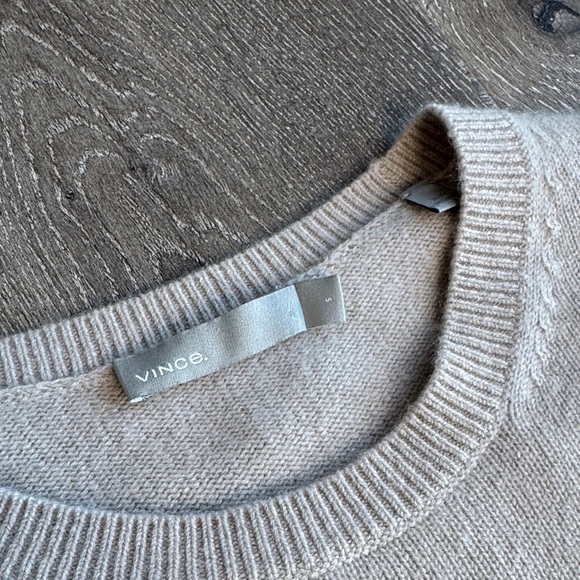 Vince. Women’s Half Sleeve Cashmere Tunic Sweater Taupe Size S SL0330 - Picture 2 of 4